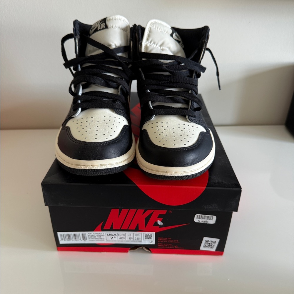 Nike Black and White Women's Sneakers